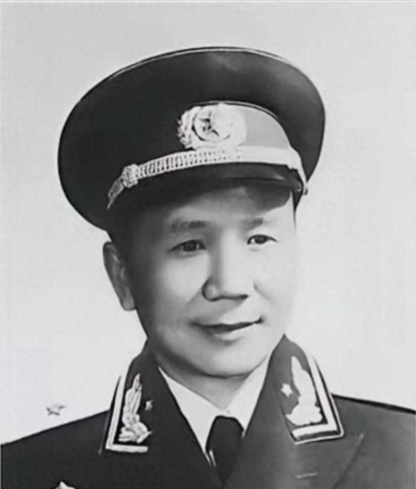 1936年国军营长带两连投赤军，自认只可授大校，55年授衔迅速看愣