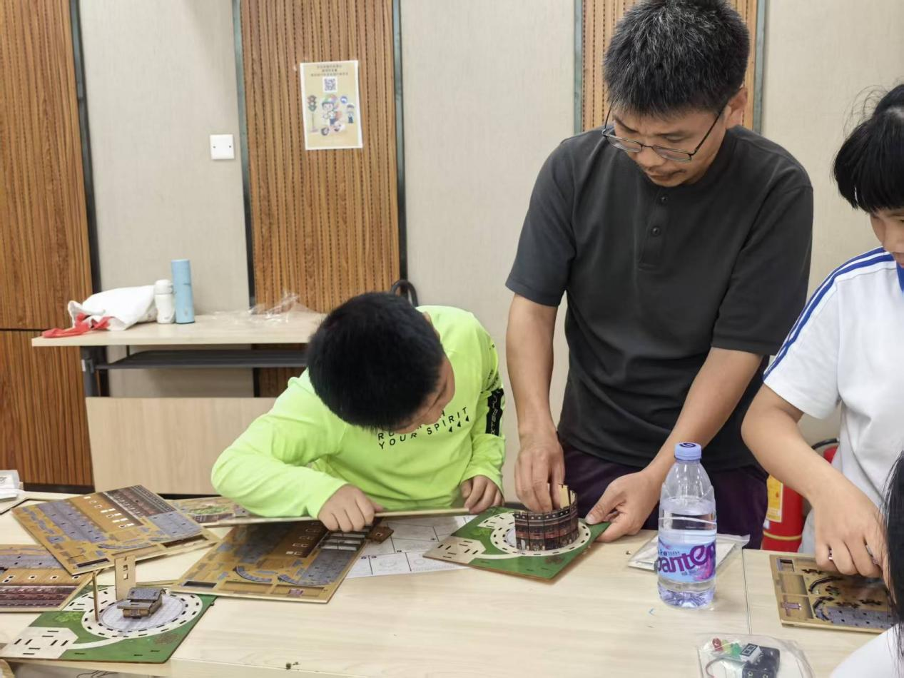 匠心筑家携手共造 庄边社区亲子手工活动让优良家风浸润童心