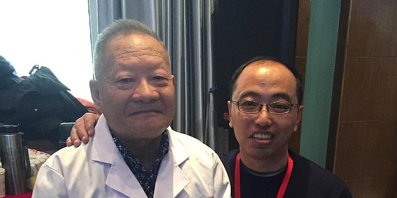 与师父宫廷柔性无痛正骨传承人中华特色名医王文麟合影