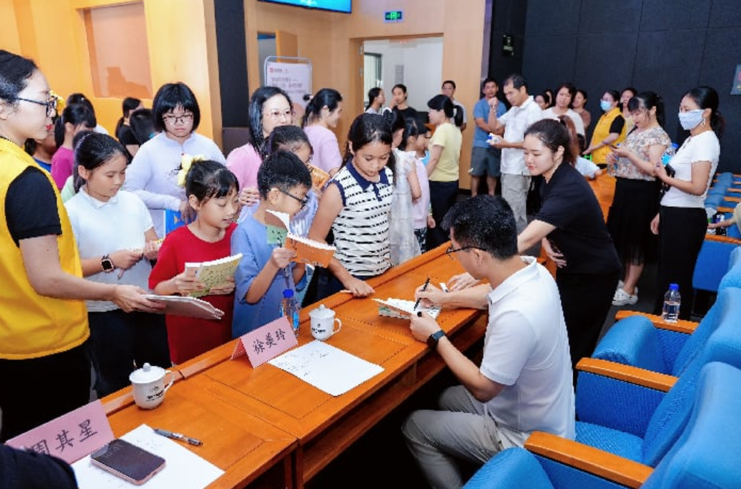 圳兴乡村·同心共读 | 童诗共创落河源,把乡土夏日写进三行诗