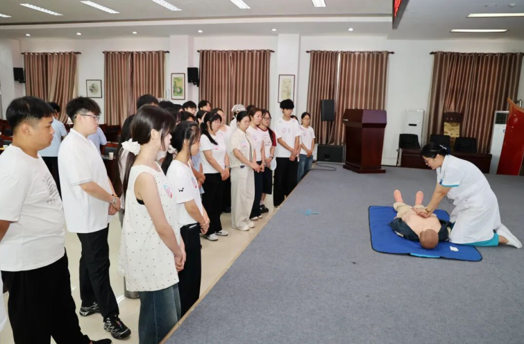 宁晋县中西医结合医院开展大学生暑期中医药社会实践活动