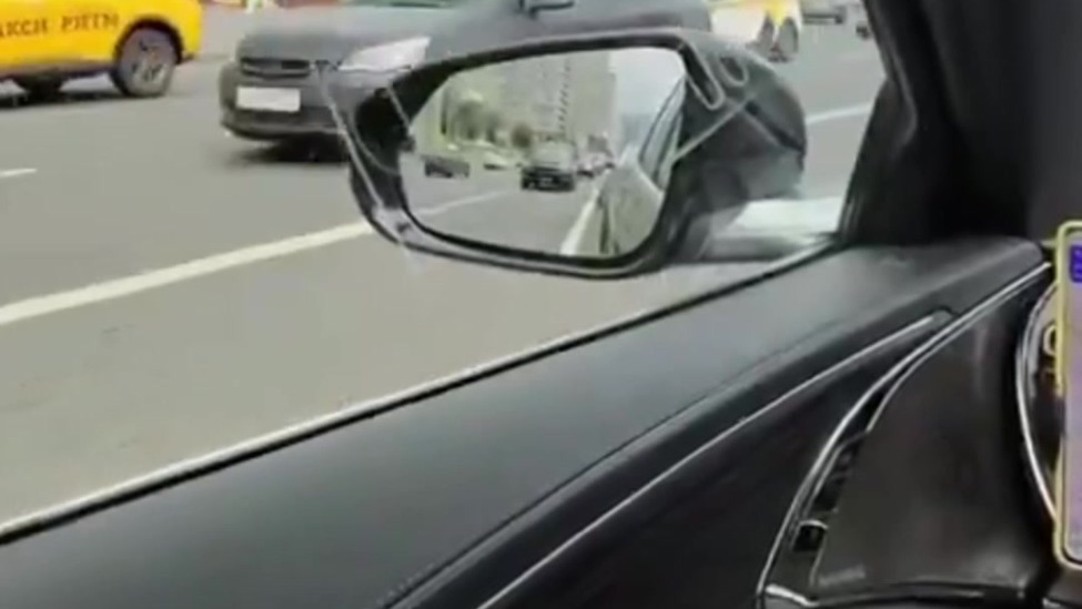 克宫称“不知情”后，美国外交车队现身莫斯科街头