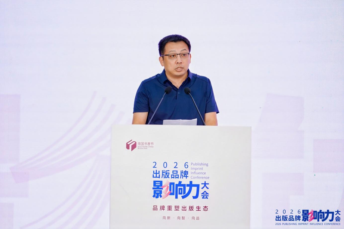 中国和平出版社副社长胡刚