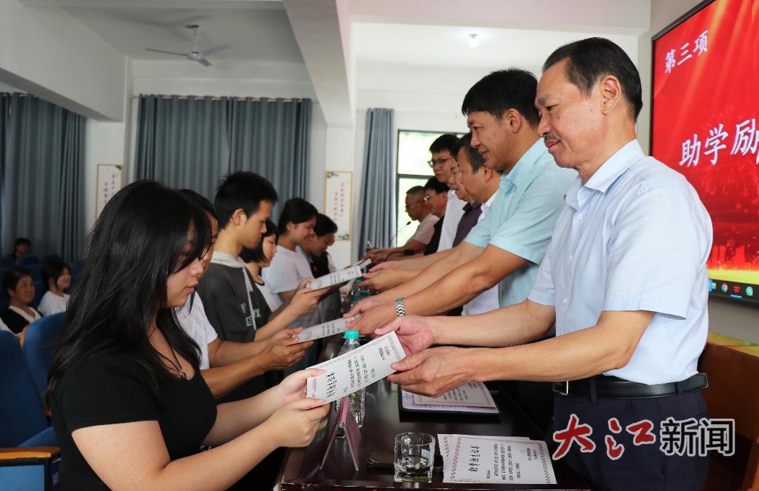 35年公益长跑！萍乡上栗又有144名学子受资助