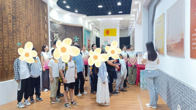宁晋县妇联开展“爱心爸妈”结对关爱留守困境儿童研学活动
