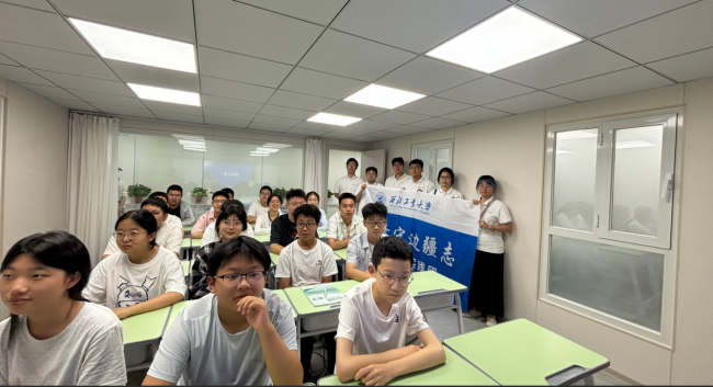 图为实践队开展三航知识科普