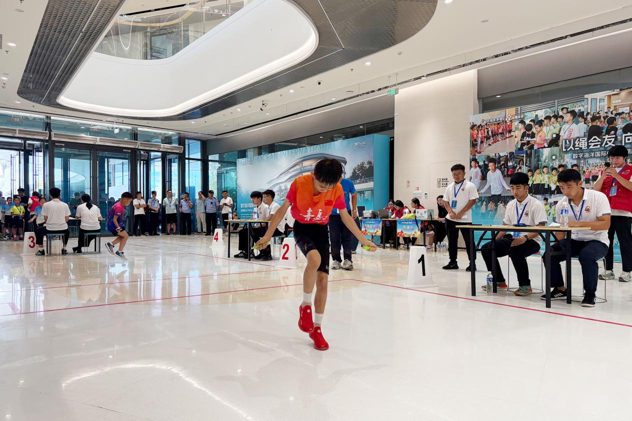 百年港区“绳”采飞扬 第六届“青岛绳王”争霸赛燃动数字海洋国际中心