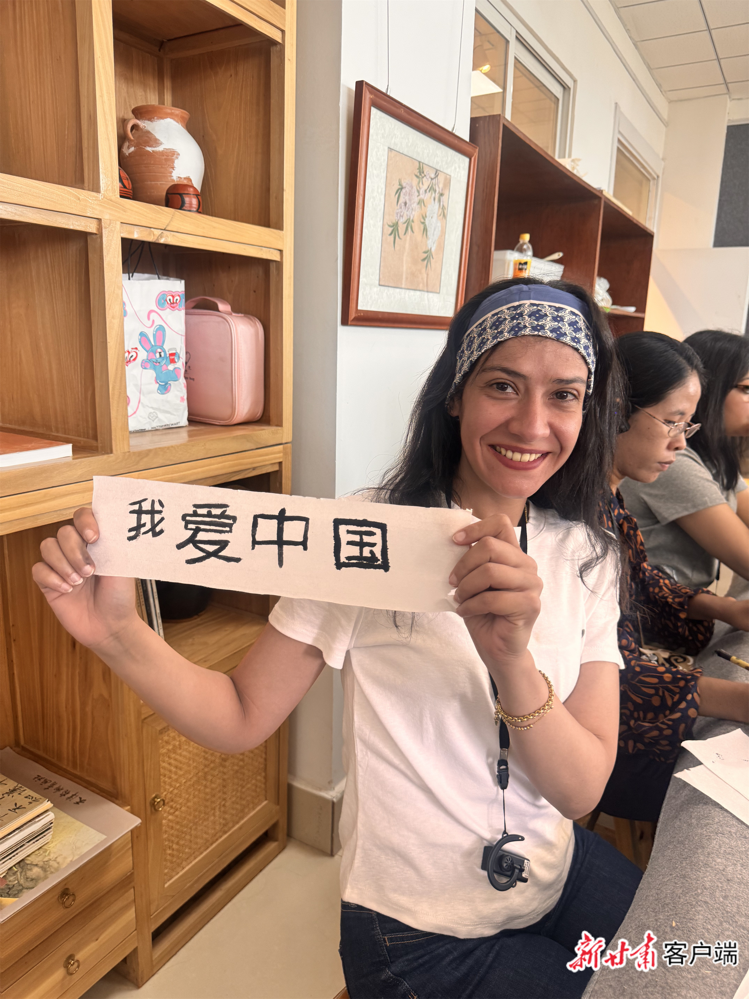 埃及学员学写毛笔字