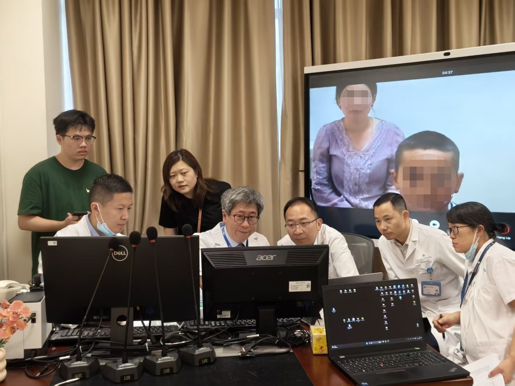港大深圳医院国际医疗中心(International Medical Center, IMC)远程多功能诊疗室首次为这批青海患儿开放线上诊疗