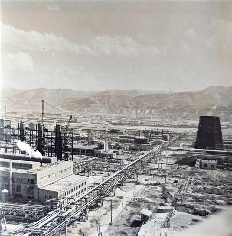 1955年新华社记者拍摄的《今日的玉门油矿》