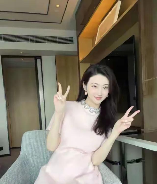 拔出萝卜带出泥！富豪男友曝景甜恋爱