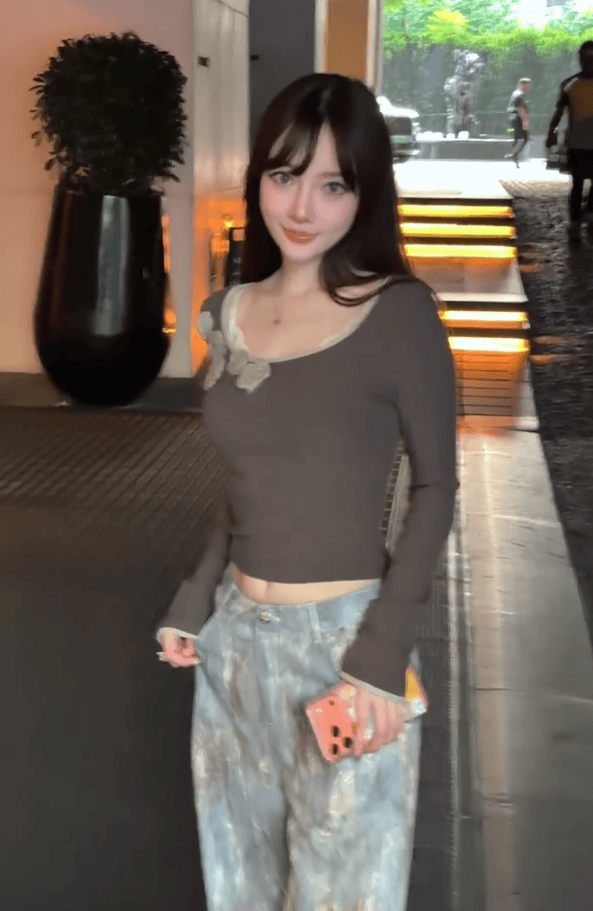 李小璐晒游玩视频。