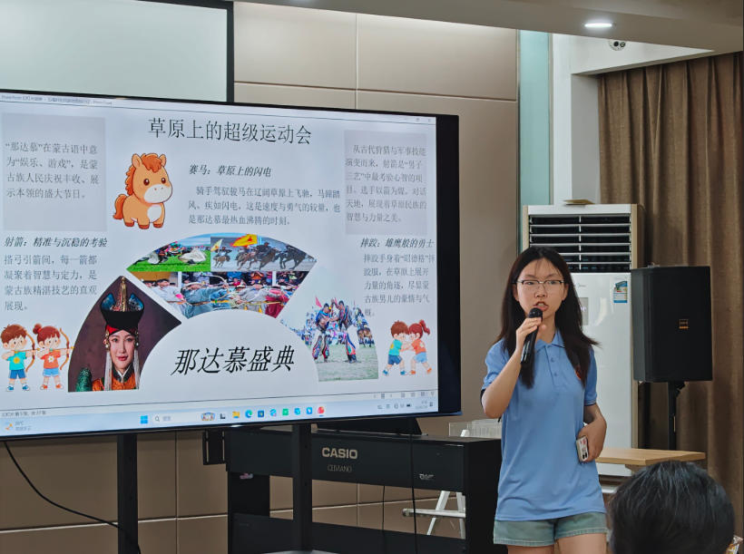 团队成员讲解蒙古族习俗