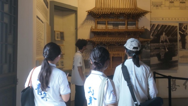 实践队队员参观梁思成纪念馆 周洋洋供图