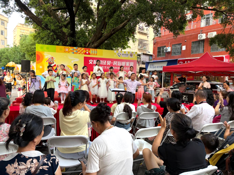 党建领航润童心 歌声飞扬解民忧  —— 径贝社区公益合唱课堂点亮多彩暑期