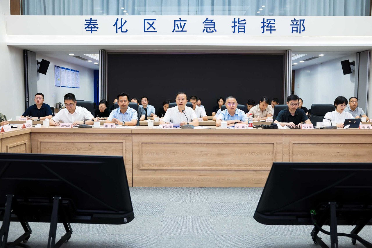 以顶格标准、最严要求筑牢防御屏障 奉化周密部署防御应对台风“沙德尔”