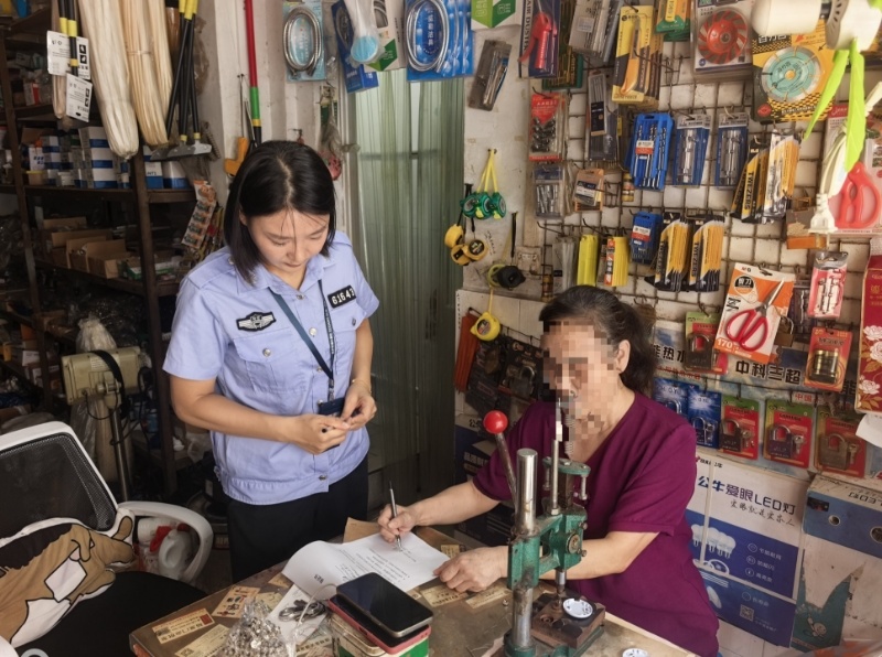 西乡街道网格精细化治理守护万家灯火