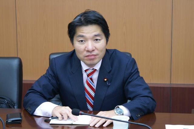 日本议员访华参观机器人，中方把选择摊在明面上，政冷经热行不通