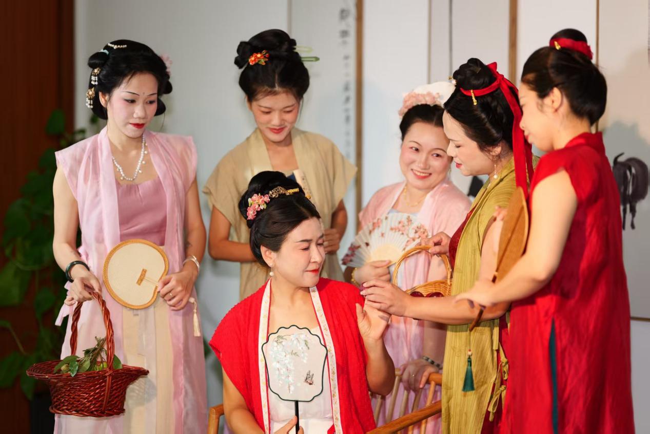 汉服妆造(廖梓怡摄)