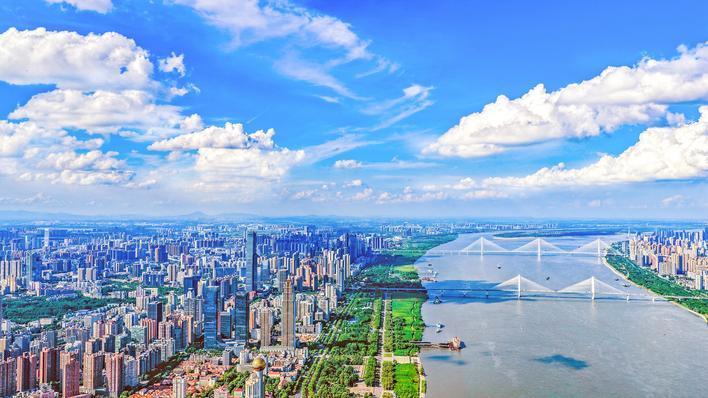 武汉的天空美得像油画 澄澈晴空刷屏朋友圈