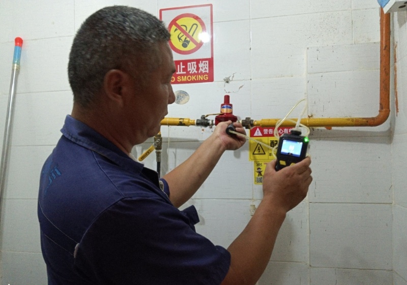 西乡街道网格精细化治理守护万家灯火