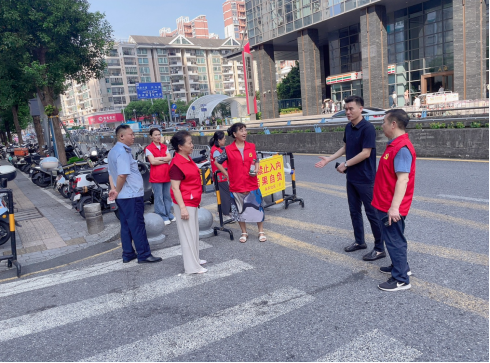 “党建引领聚合力 文明交通惠民生”汇一城党支部开展交通整治行动