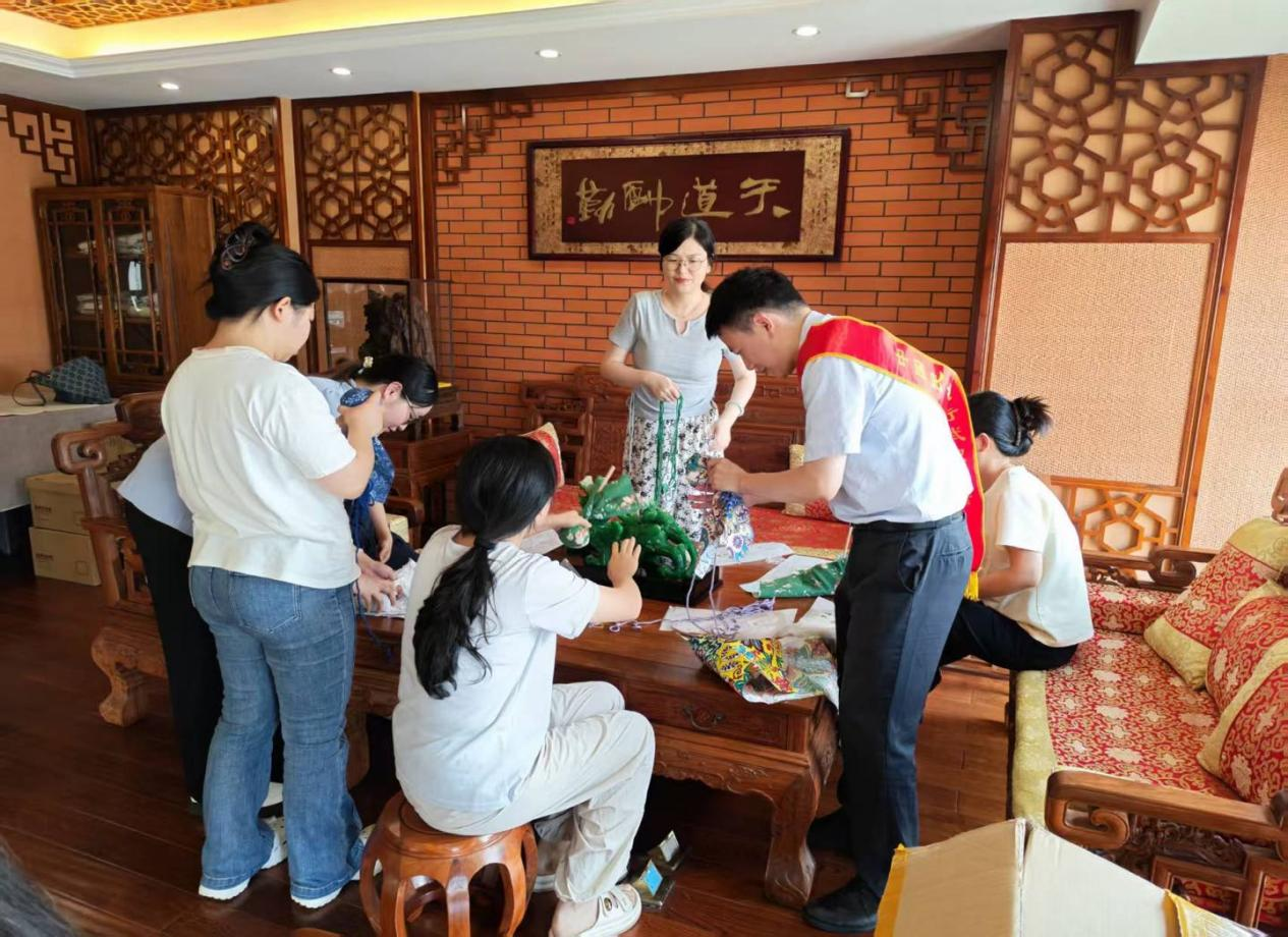 普惠金融送企上门 风险宣教筑牢防线—民生银行汉西支行开展企业专场金融宣传服务活动