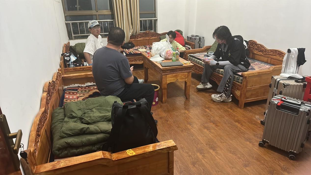 抵达驻地带队老师开展工作前指导