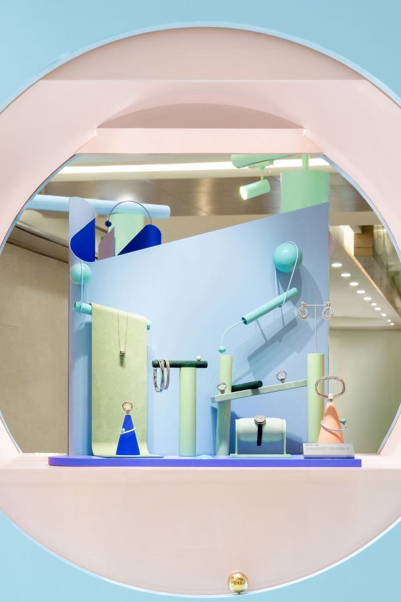 梵克雅宝携手Arthur Hoffner于北京SKP呈现Perl&eacute;e金珠限时体验空间