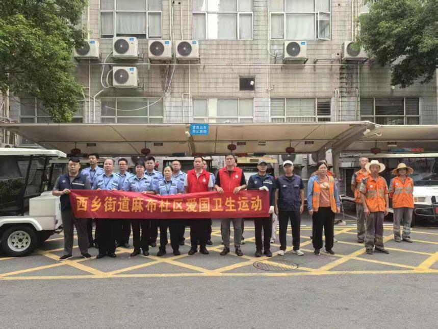翻盆倒罐清积水 群防群控齐行动----麻布社区打响蚊媒“源头歼灭战”