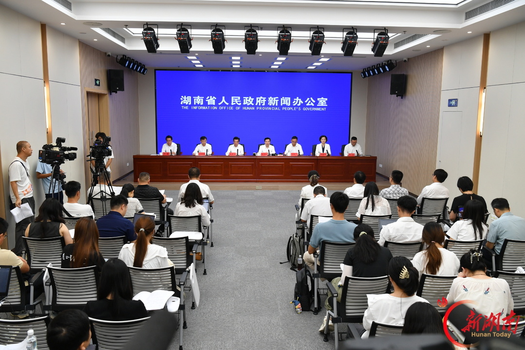 新闻发布会现场。