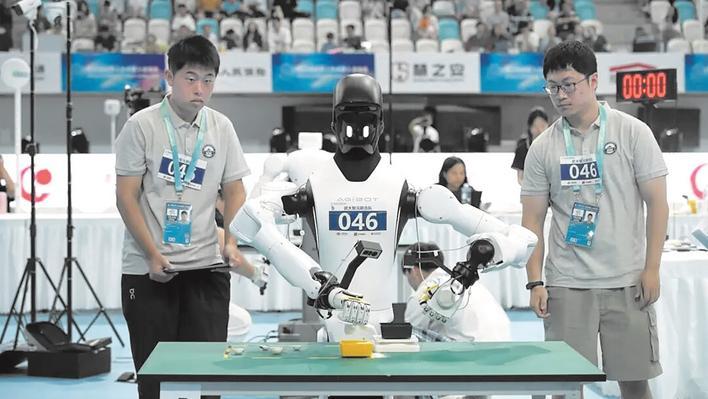“武大智元联合队”在灵巧手专项赛决赛现场 武汉大学供图