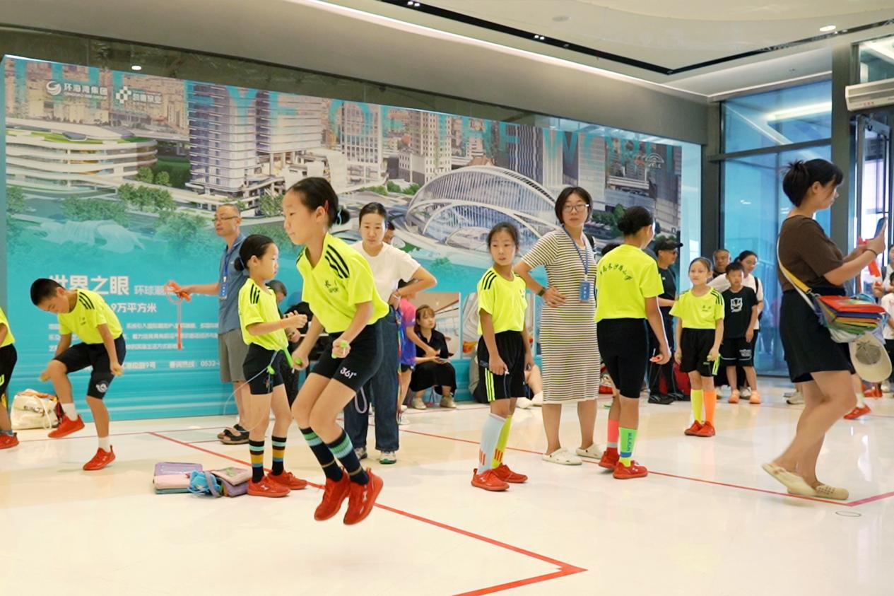 百年港区“绳”采飞扬 第六届“青岛绳王”争霸赛燃动数字海洋国际中心