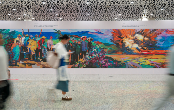 百米油画长卷《奇迹》在深圳机场开展