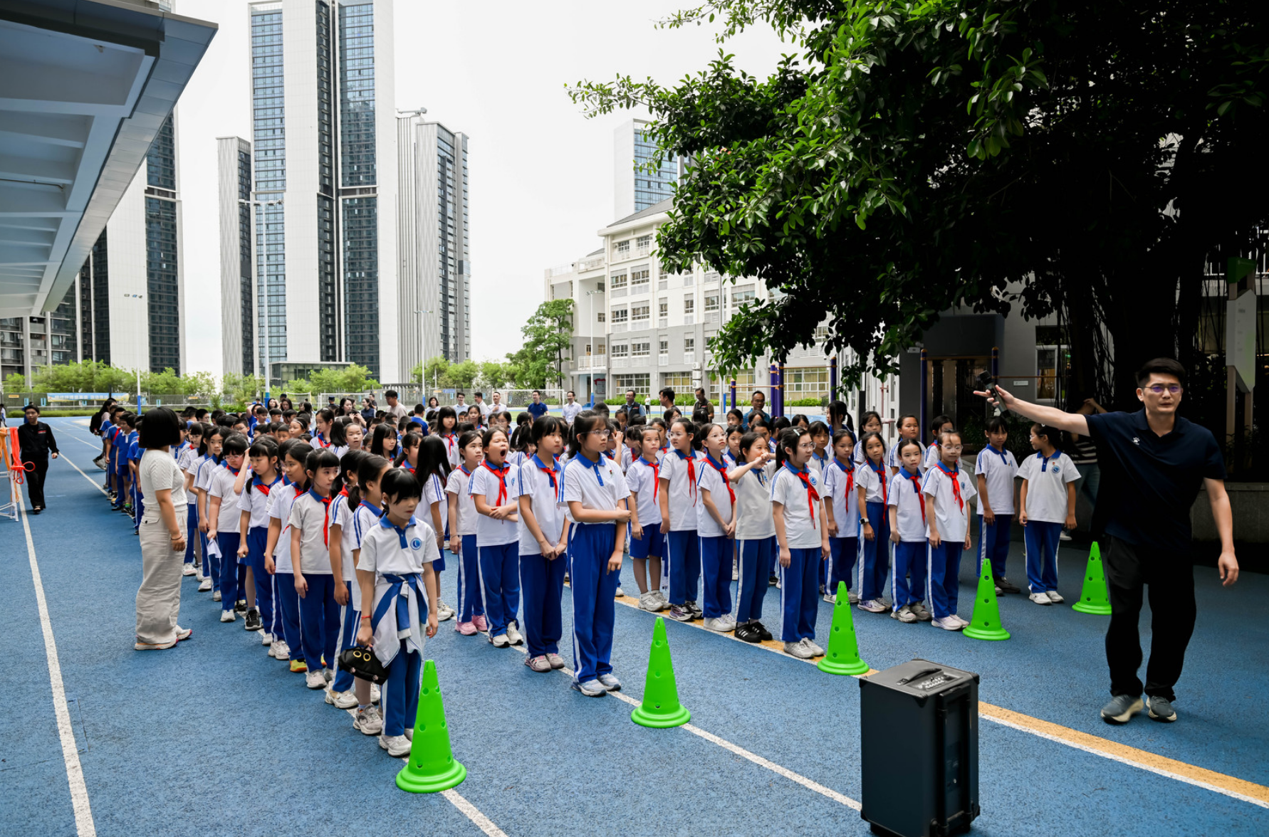 上好开学安全第一课护航平安美好新学期——深圳开展安全宣传“进学校”主题宣教活动