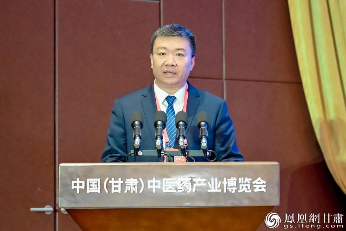 甘肃省药监局局长吉永锋表示,要强化源头管控、深耕优质药源基地建设。
