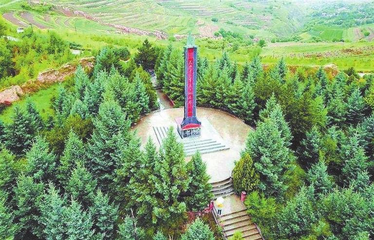大墩梁红军烈士纪念碑