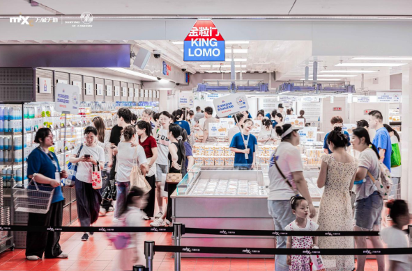 首店排长龙、首展引客来!红谷滩“四首经济”联动发力 点燃商圈消费新活力
