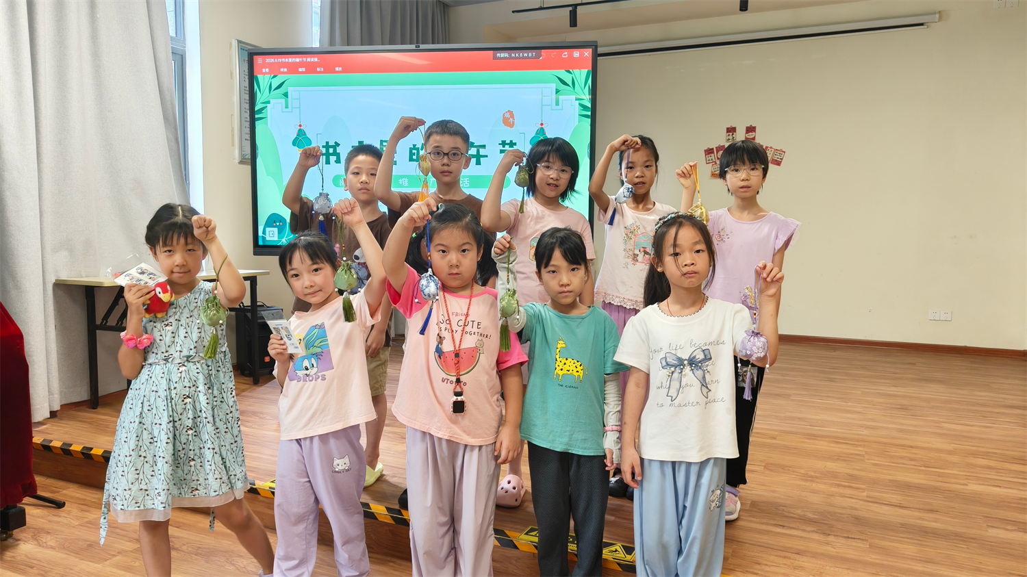 旧布新颜,指尖生花——香囊、书签手工实践活动