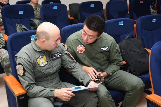 运油20与“阵风”对接，首次给西方战机空中加油，用北约标准？