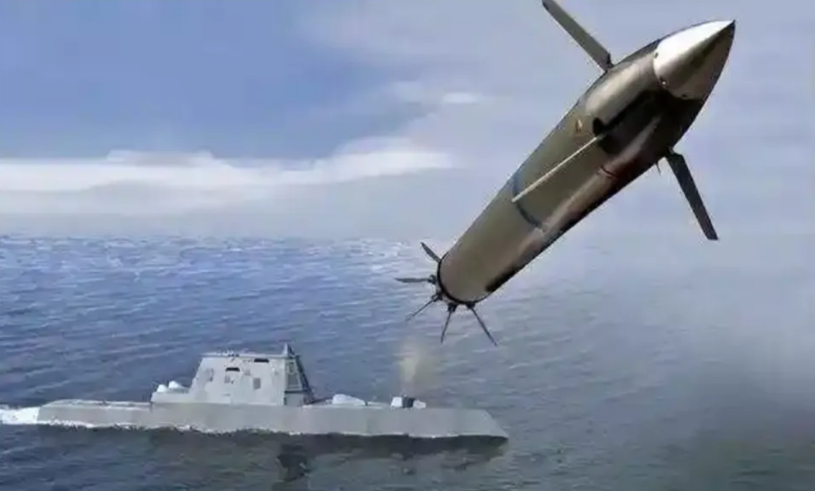 DDG-1000身上的“败笔”很多,最显眼的就是那两门155毫米舰炮。