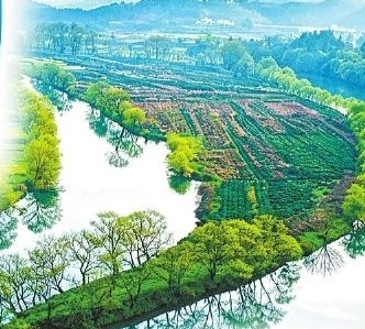 婺源县月亮湾景区碧水如镜。(婺源县河长办供图)
