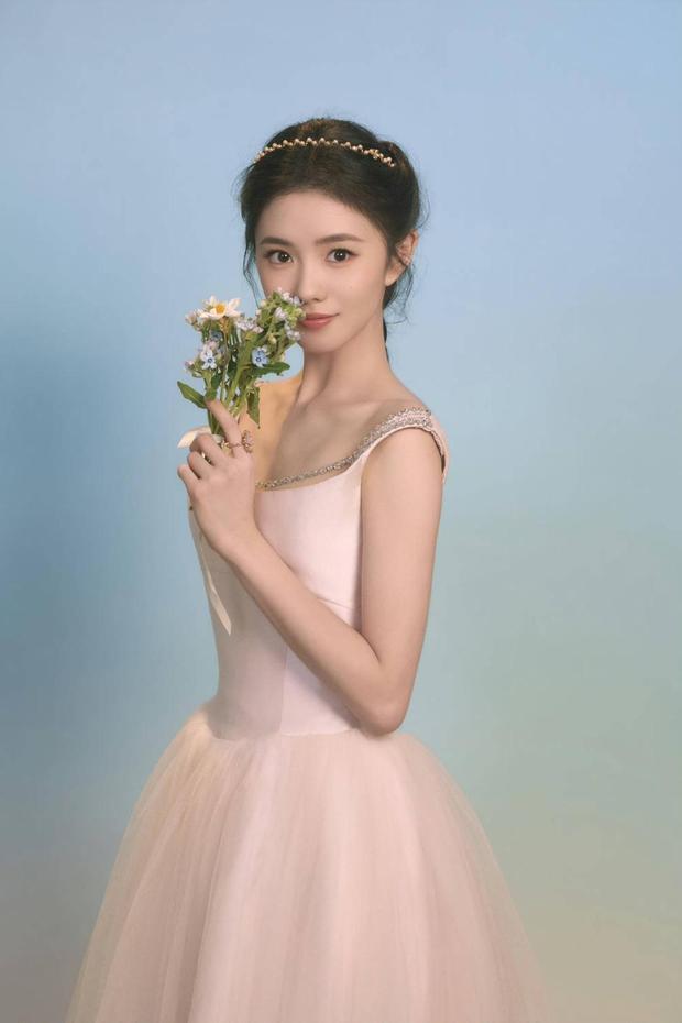 刘浩存温婉灵动。