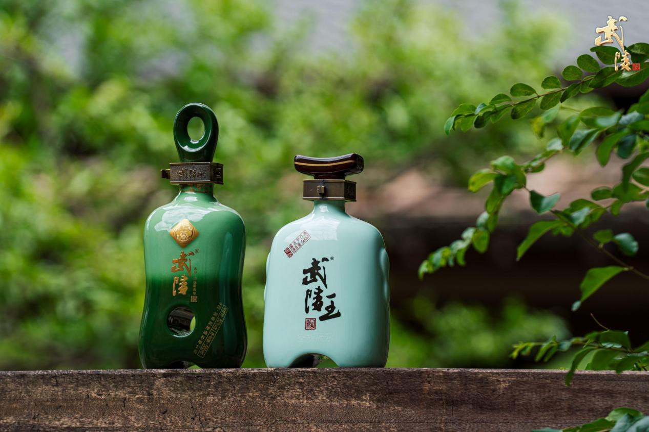 天下湖南人,一杯武陵酒,装得下乡情,也装得下日常
