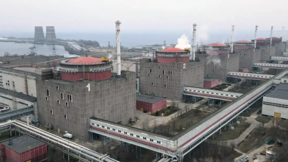 IAEA还警告,扎波罗热核电站的实体安全持续受到周边爆炸和无人机的威胁。