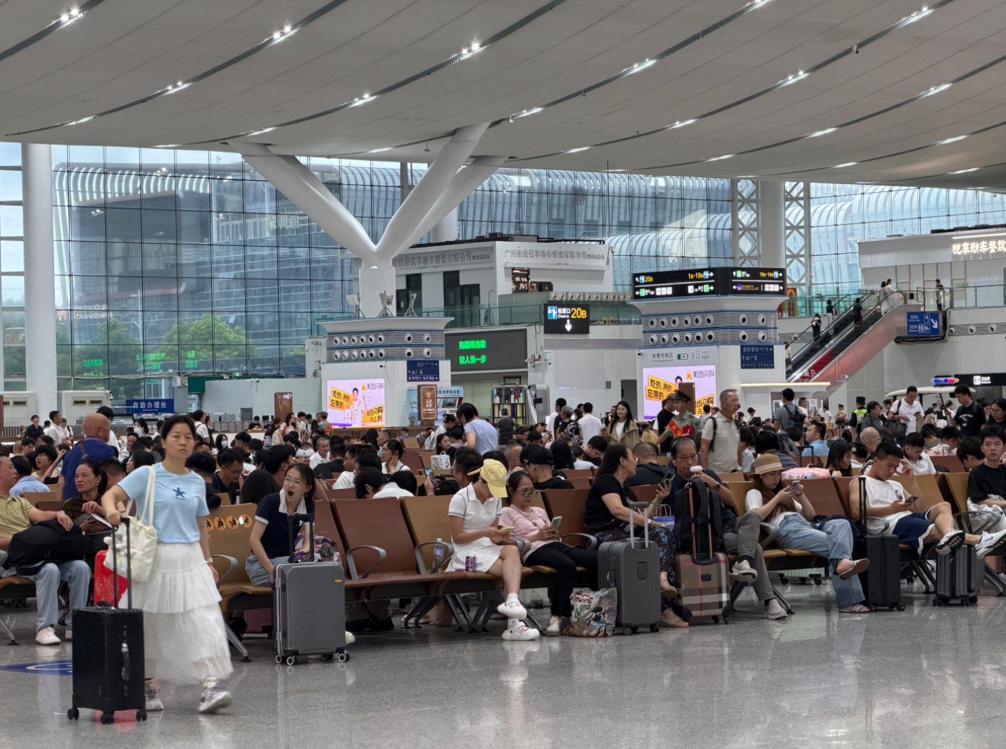2026年暑运圆满收官 深圳铁路累计客流超3800万人次