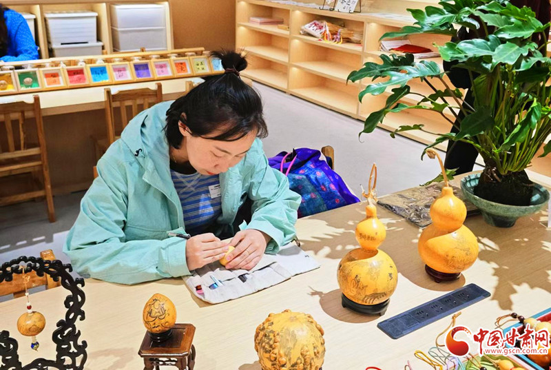 “刻一个葫芦,心就静了,这是属于我的小我之乐。”