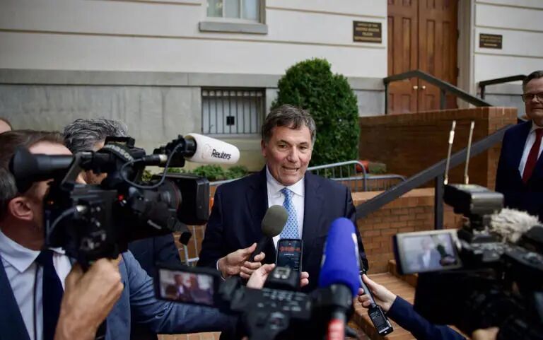 Dominic LeBlanc, Canada's minister in charge of U.S.-Canada trade, speaks to journalists as he leaves the Office of the United States Trade Representative in Washington on Friday. ((Amid Farahi / AFP/Getty Images))