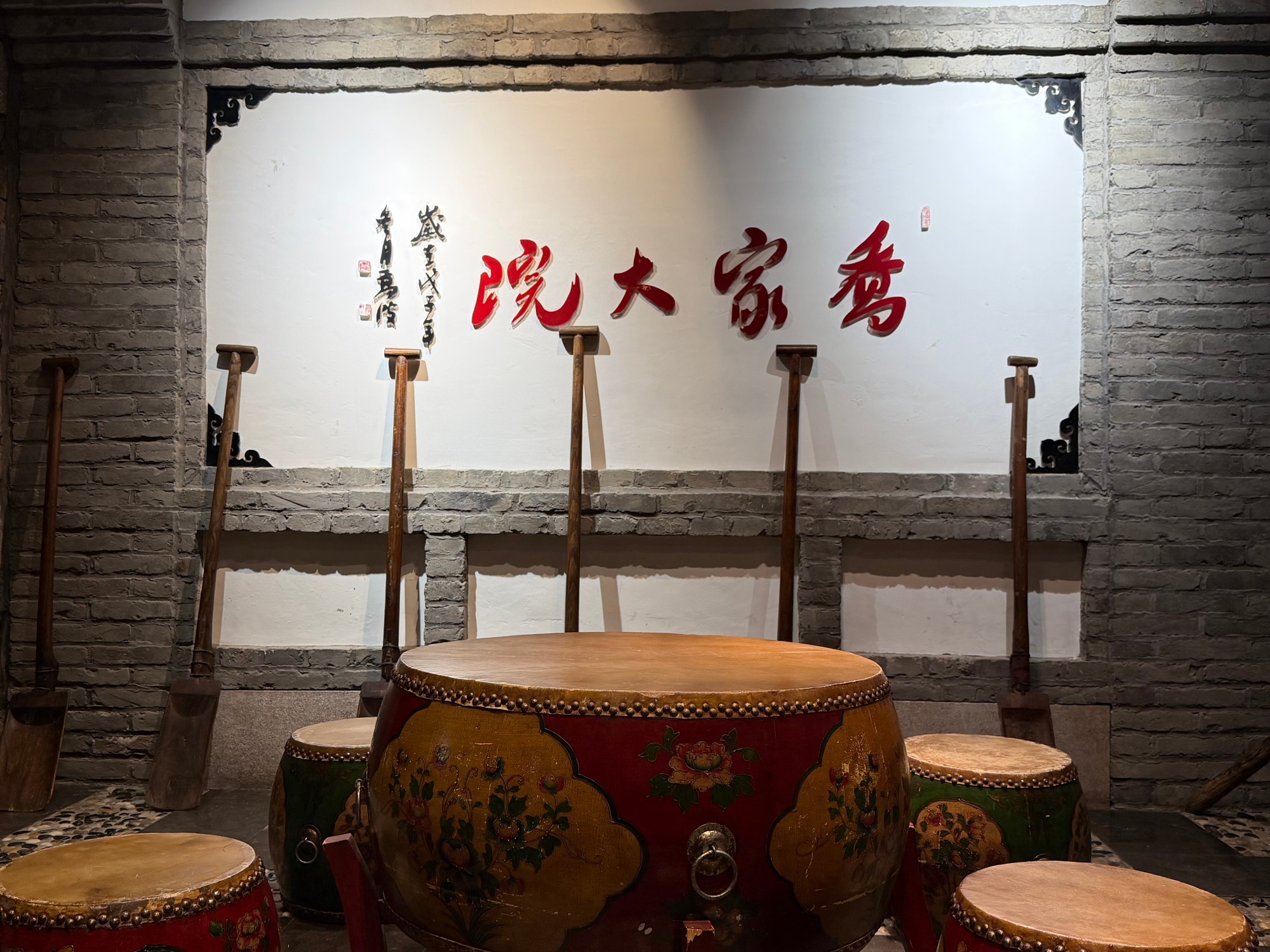 非遗民俗焕新岛城烟火!乔记渔庄以文化赋能餐桌 魔术喜剧秀常驻点亮滨海文旅新体验