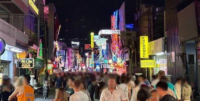 美军航母抵泰国上岸休息，四晚消费破亿！警方连夜抓25名性工作者